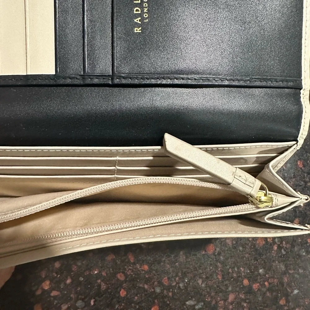 Wallet - Picture 2 of 6